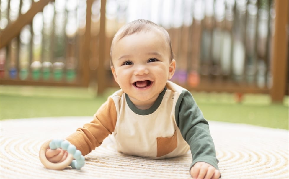 Baby discovering play