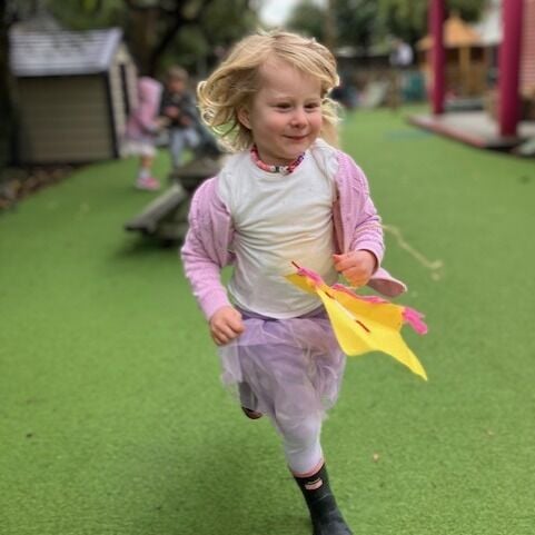 Creating is more than just making something. It invites children to think creatively, solve problems, and adapt their ideas as they go. At Kindercare Spreydon, experiences like these spark creativity, persistence, and the joy that comes from bringing an idea to life. #LetsGoFlyAKite #InspireMe