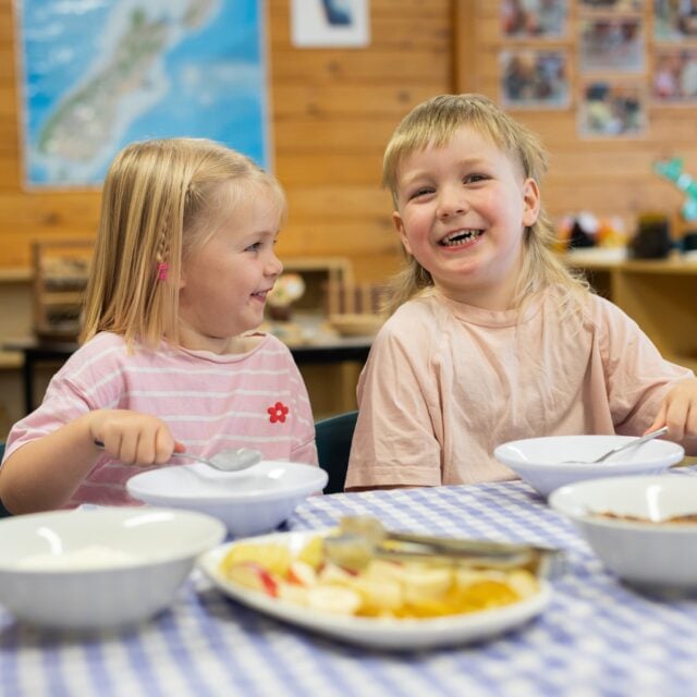 There’s something special about our morning tea rituals at Kindercare Constellation. These familiar, unhurried moments help children build independence, social connections, and positive relationships with food. This is The Kindercare Advantage, where seemingly ordinary rhythms become meaningful learning opportunities. #NourishMe