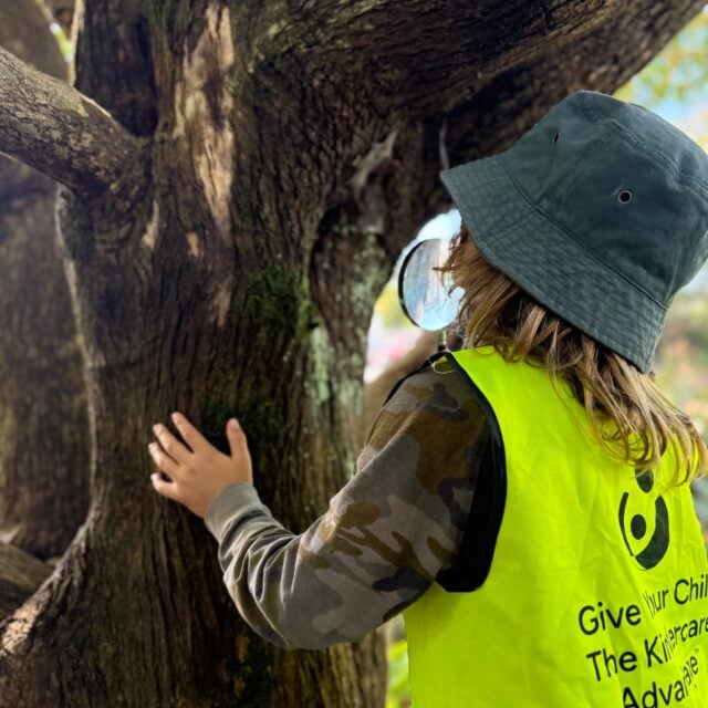 A neighbourhood walk became an invitation to wonder for tamariki at Kindercare Grey Lynn. With magnifying glasses and cameras in hand, they followed their curiosity. These moments build confidence, and inspire tamariki to see themselves as capable kaitiaki of Papatūānuku (carers of nature).