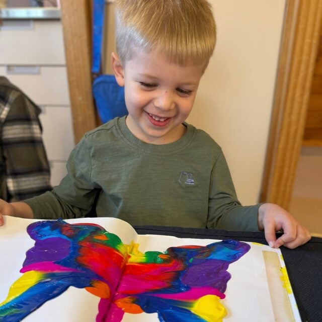 Preschool tamariki at Kindercare Botany Downs have been busy experimenting with colour, and exploring cause and effect. As colours mix and change, tamariki have opportunities to make predictions and discover what happens when different colours combine. This is part of The Kindercare Advantage, where children are inspired to think, explore, and let their curiosity lead the way.
