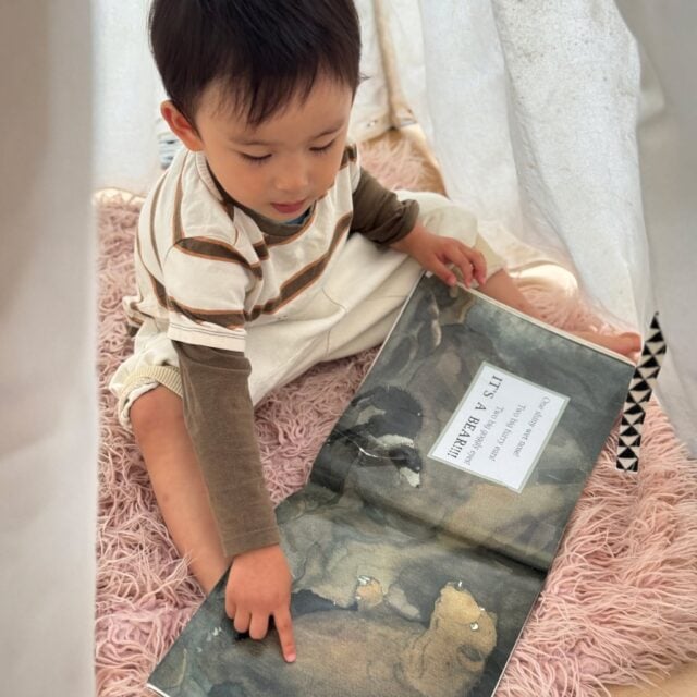 A classic story becomes something to experience. As imagination meets sensory play at Kindercare Mount Wellington, tamariki explore We’re Going on a Bear Hunt in ways that deepen understanding and spark curiosity. #InspireMe