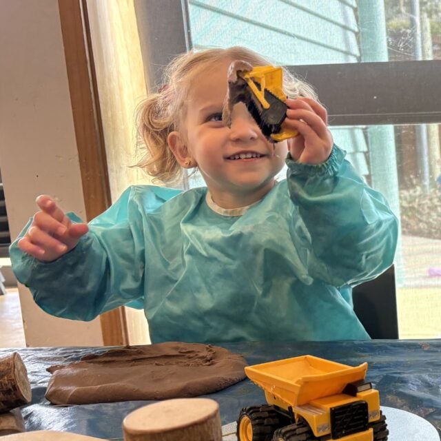 Children are naturally curious. When their interests guide their play, they build the confidence to explore, discover, and develop their own ideas at Kindercare Flagstaff. #InspireMe #TheKindercareAdvantage 

Find out more about this centre here:https://www.kindercare.co.nz/hamilton-childcare-centres/flagstaff/