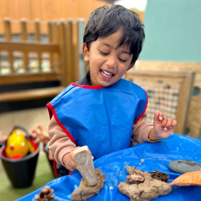 Clay gives toddlers at Kindercare Albany a beautiful way to feel and connect with the earth. As they squeeze, press, roll and reshape this natural material, tamariki explore its texture, weight and endless possibilities. There is no expected result, just curious hands, creative thinking and a growing connection with Papatūānuku.